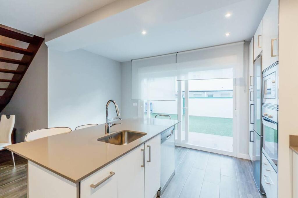 Chalet En La Cuidad- Con Jardin Y Barbacoa Gijon Exterior photo