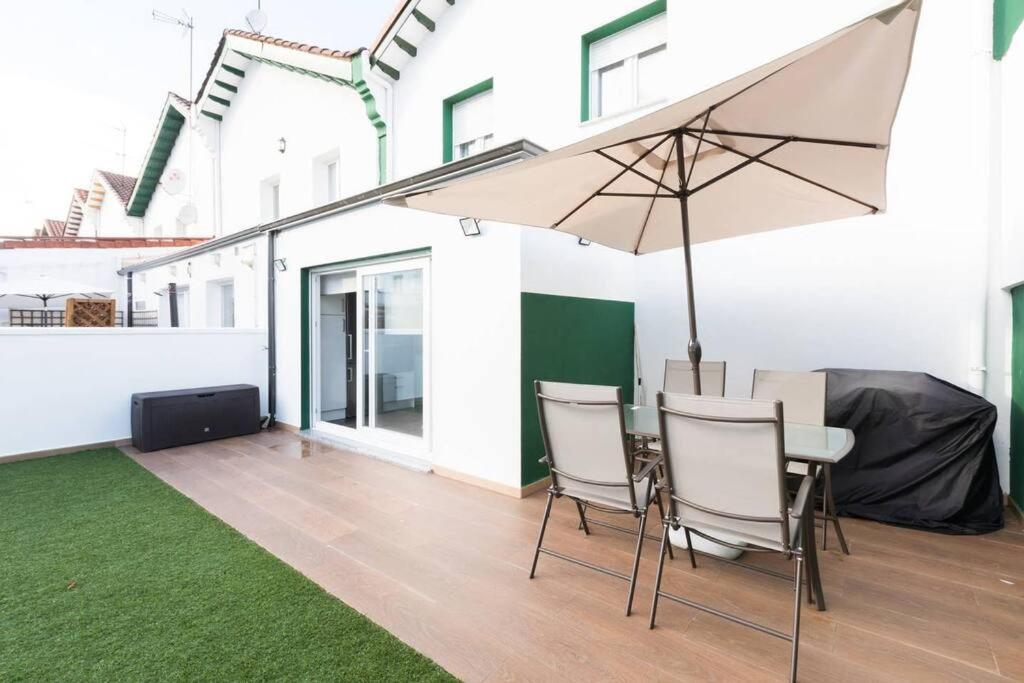 Chalet En La Cuidad- Con Jardin Y Barbacoa Gijon Exterior photo