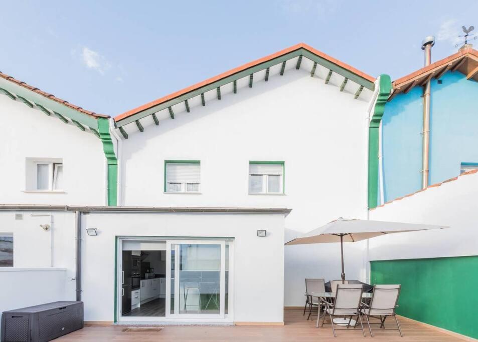 Chalet En La Cuidad- Con Jardin Y Barbacoa Gijon Exterior photo
