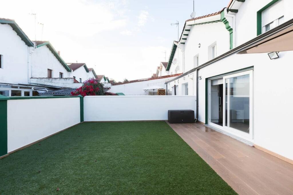 Chalet En La Cuidad- Con Jardin Y Barbacoa Gijon Exterior photo